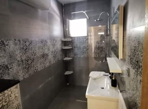 Apartment (Two Bedroom Apartment) | Bathroom | Shower, towels