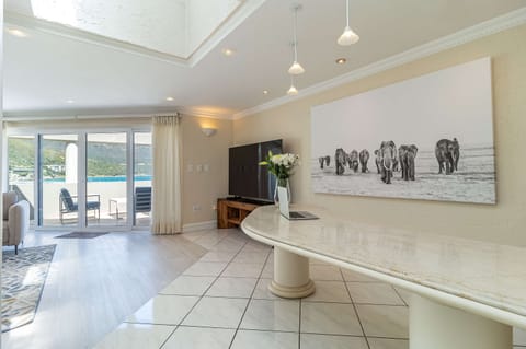 Apartment, Smoking | 3 bedrooms, Internet