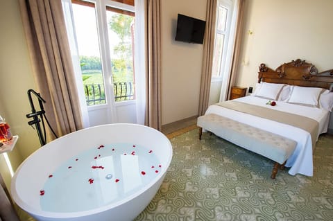 Deluxe Double Room, Balcony, Vineyard View