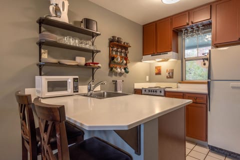 Condo, 1 Bedroom | Private kitchen | Fridge, oven, coffee/tea maker, toaster