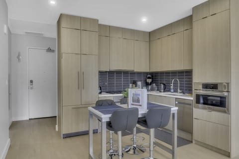 Apartment, 2 Bedrooms | Private kitchen | Fridge, oven, toaster