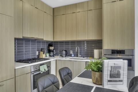 Apartment, 2 Bedrooms | Private kitchen | Fridge, oven, toaster