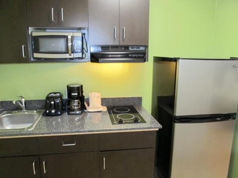 Full-size fridge, microwave, stovetop, coffee/tea maker