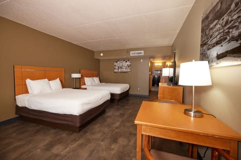 Junior Family Suite  | In-room safe, desk, free cribs/infant beds, rollaway beds