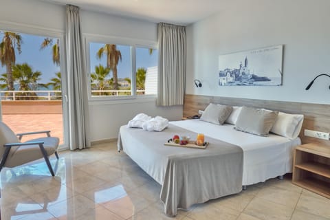 Suite, Sea View | In-room safe, blackout drapes, iron/ironing board, bed sheets