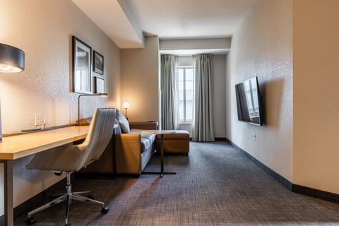 Suite, 1 Bedroom | Premium bedding, in-room safe, desk, blackout drapes