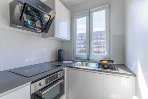 Comfort Studio, City View | Private kitchen