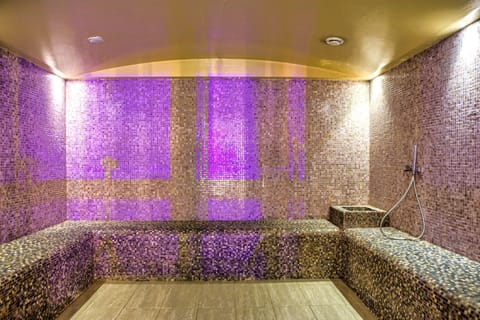 Sauna, spa tub, steam room, Turkish bath, body treatments, aromatherapy