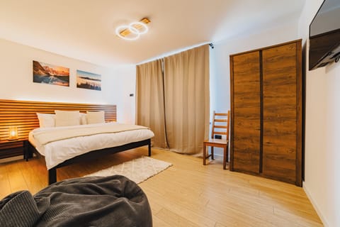 Deluxe Apartment, Balcony, Mountain View | Frette Italian sheets, premium bedding, minibar, individually furnished