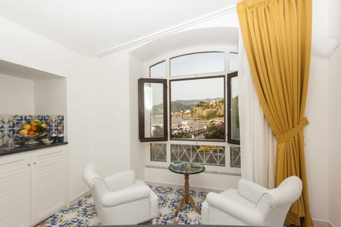 Deluxe Double Room, Sea View (Sogno) | Minibar, in-room safe, desk, soundproofing