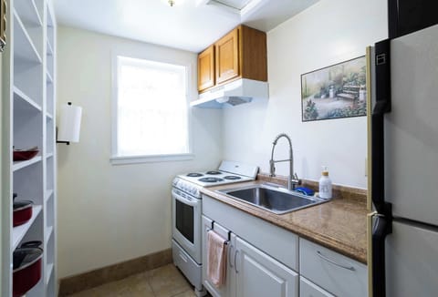 Apartment, 1 King Bed, Kitchen (Mariposa Buckeye) | Private kitchen | Fridge, microwave, oven, stovetop