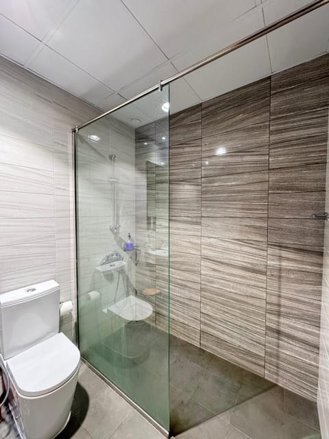 Designer toiletries, hair dryer, slippers, bidet