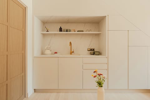 Comfort Suite, Terrace | Private kitchenette | Mini-fridge, microwave, stovetop, dishwasher