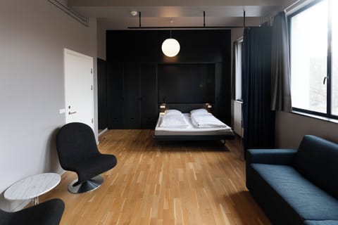 Studio Suite | Free WiFi