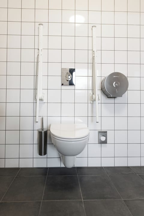 Studio Suite | Bathroom | Shower, toilet paper