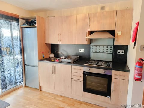 House | Private kitchen | Fridge, microwave, oven, stovetop