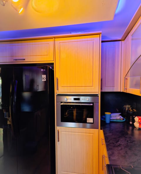 House | Private kitchen | Fridge, microwave, oven, stovetop