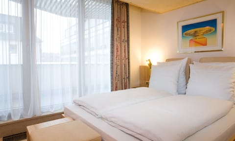 Premium bedding, down comforters, free minibar, in-room safe