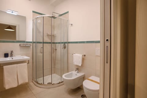 Triple Room, Sea View | Bathroom | Shower, towels, soap, shampoo