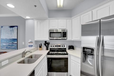 Condo, Multiple Beds (Palm Beach D52) | Private kitchen | Oven