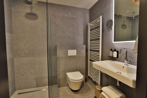 Luxury Suite | In-room safe, desk, laptop workspace, free WiFi