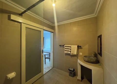 Deluxe Room | Bathroom | Free toiletries, towels