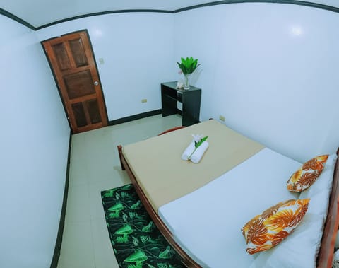 Economy Double Room, Non Smoking | Desk, free WiFi