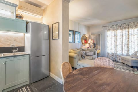 Apartment, Balcony, City View | Private kitchen | Fridge, microwave, oven, stovetop