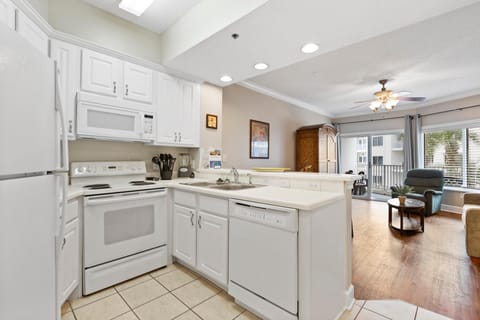 Condo, 1 King Bed with Sofa bed (Palm Beach A23) | Private kitchen