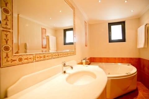 Deluxe Suite, Partial Sea View | Bathroom | Free toiletries, hair dryer, towels