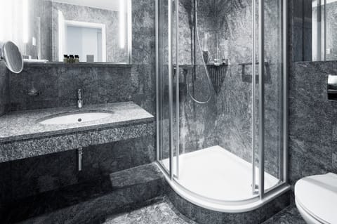 Premium bedding, pillowtop beds, minibar, in-room safe