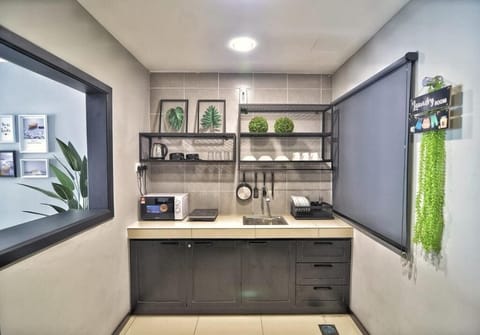 Junior Suite, 3 Bedrooms, Pool View | Private kitchen