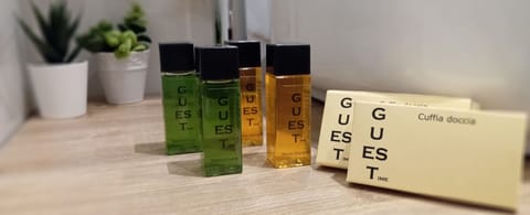 Shower, rainfall showerhead, free toiletries, hair dryer