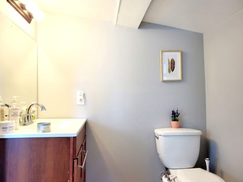 Economy Double Room | Bathroom