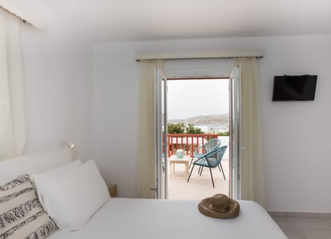 Suite, Sea View (Split Level) | In-room safe, soundproofing, iron/ironing board, free WiFi