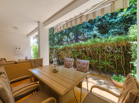 Villa | Dining