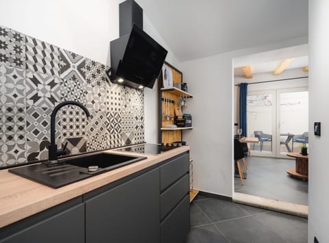 Apartment | Private kitchen | Electric kettle, toaster, cookware/dishes/utensils