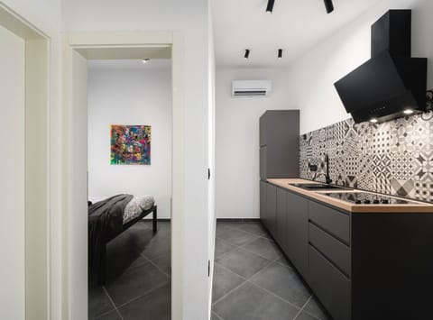 Apartment | Private kitchen | Electric kettle, toaster, cookware/dishes/utensils