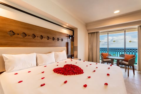 Romantic Room, Balcony Ocean View | Free minibar items, in-room safe, desk, blackout drapes