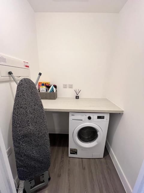 Apartment, 2 Bedrooms | Laundry