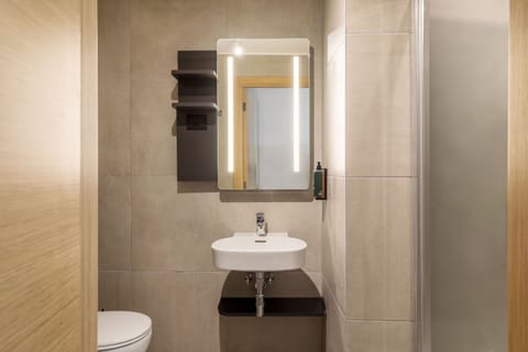 Standard Single Room | Bathroom