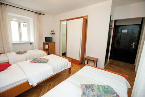 Basic Studio, City View | Free WiFi