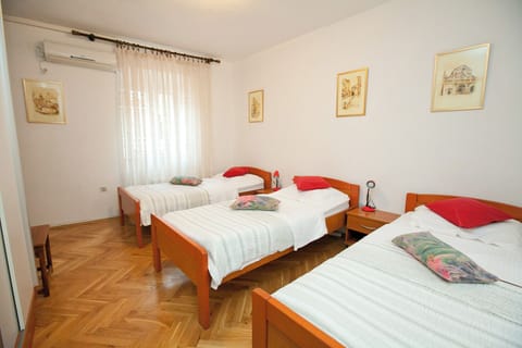 Basic Studio, City View | Free WiFi