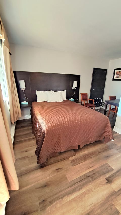 Room, 1 Queen Bed | Desk, iron/ironing board, free WiFi, bed sheets