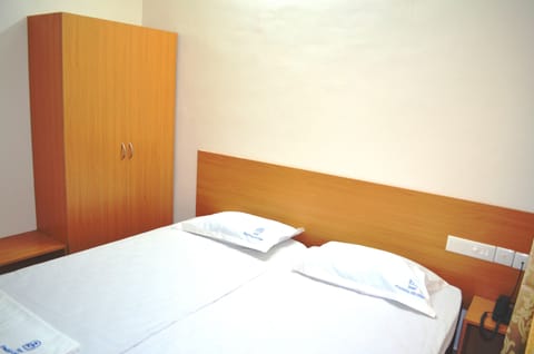 Deluxe Double Room | Desk, free WiFi, bed sheets