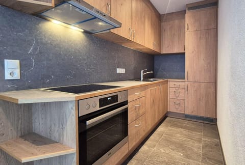 Studio, Garden View | Private kitchen | Fridge, oven, stovetop, dishwasher