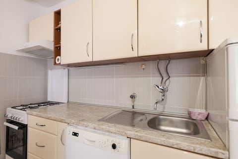 Comfort Apartment, 2 Bedrooms | Private kitchen