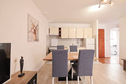 Comfort Apartment, 2 Bedrooms | Private kitchen