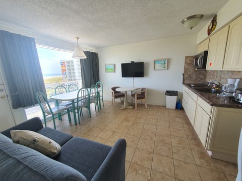 Family Apartment, 2 Bedrooms, 2 Bathrooms, Ocean View (Full Kitchen) | Individually decorated, individually furnished, free WiFi