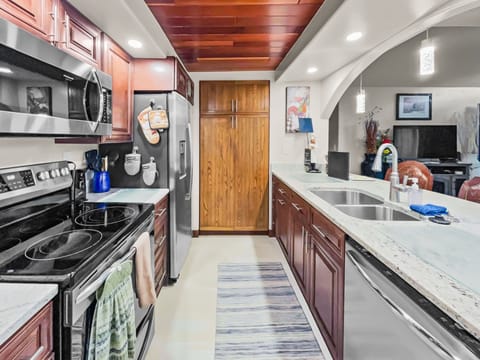 House, 1 Bedroom | Private kitchen | Fridge, oven, coffee/tea maker, toaster